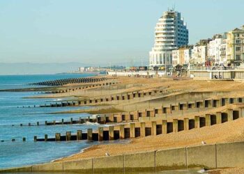Landslide leads to evacuation of several homes