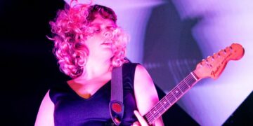 Pip Blom dazzle with ‘Bobbie’ at Brighton concert