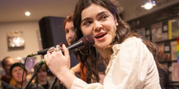 Chart band The Last Dinner Party play first ever acoustic set