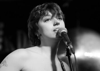 Welsh singing indie band ‘Adwaith’ play debut Brighton concert