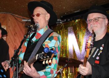 Experimental DIY outfit Swell Maps ride again