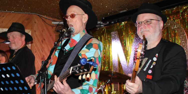 Experimental DIY outfit Swell Maps ride again