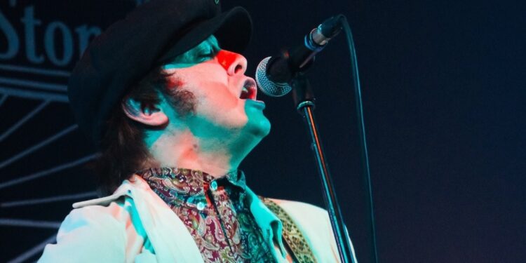 LAURIE WRIGHT at Green Door Store, Brighton 12.4.24 (pic Moe Noble) We ‘Get On The End Of It’ with Laurie Wright and The Molotovs in Brighton