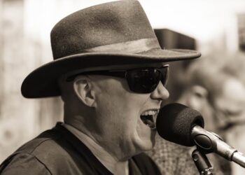 Peter And The Test Tube Babies’ Del Strangefish debut’s new songs for solo album