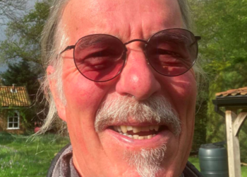 Man, 71, rescued from East Sussex cliff face [video]