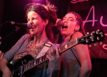 Hinds play two intimate Brighton gigs