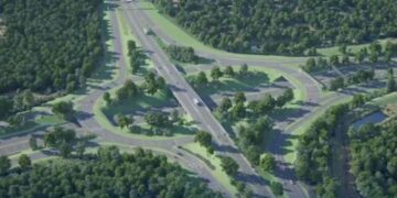 Highways chiefs warn drivers as M25 closes on hottest day