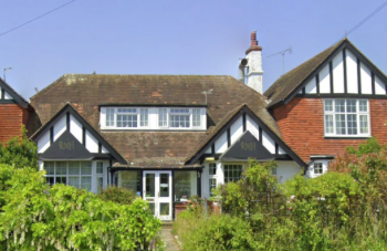 Old hotel to be turned into flats