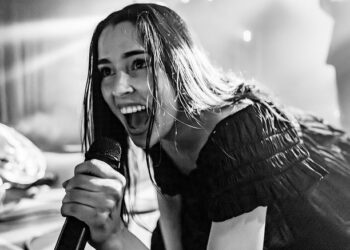 Confidence Man get the Glastonbury party started early with Brighton warmup