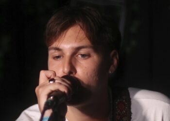 Rockin’ out on Brighton beach with Bacci Pouch & friends