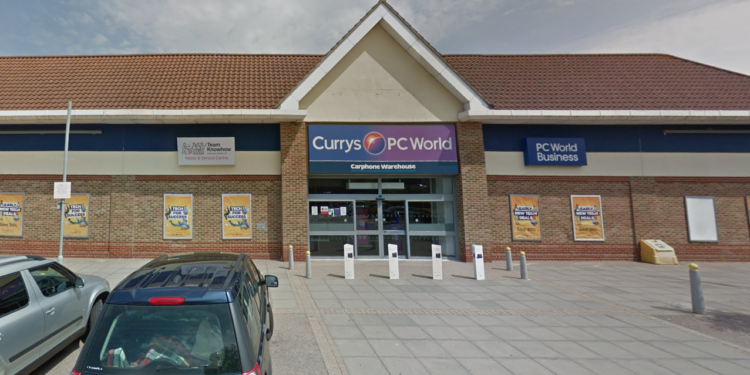 Four men wanted for stealing laptops from shop