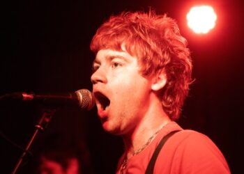 The Velvet Hands give us their ‘Sucker Punch’