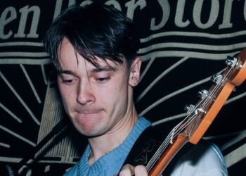 See 12 bands on 2 stages with no clashes!