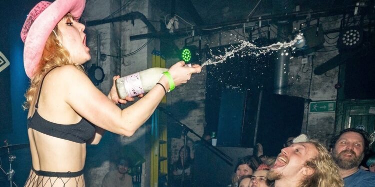 Brighton’s wild Lambrini Girls announce European & UK tour