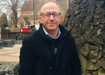 Council makes deal to develop shopping centre