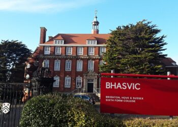 Teachers to strike at three Sussex colleges