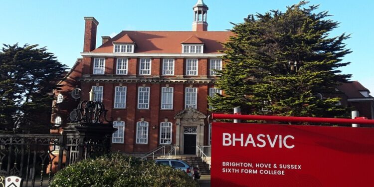 Teachers to strike at three Sussex colleges
