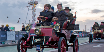 Hundreds of veteran cars heading down A23