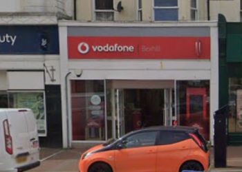 Robbers flee with phones worth £100k in two-minute raid