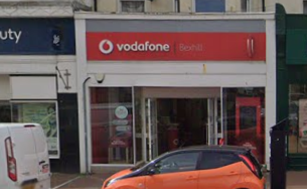 Robbers flee with phones worth £100k in two-minute raid