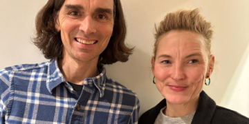 Cross-party support given to campaign for smartphone-free schools