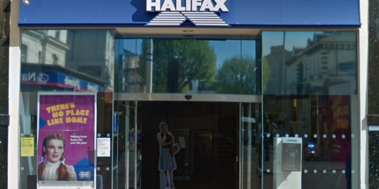 Man charged with bank burglary