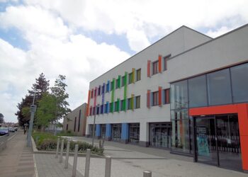 Planners recommend turning former college into police station