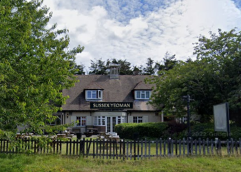 Pub ablaze – people urged to avoid area