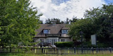 Pub ablaze – people urged to avoid area