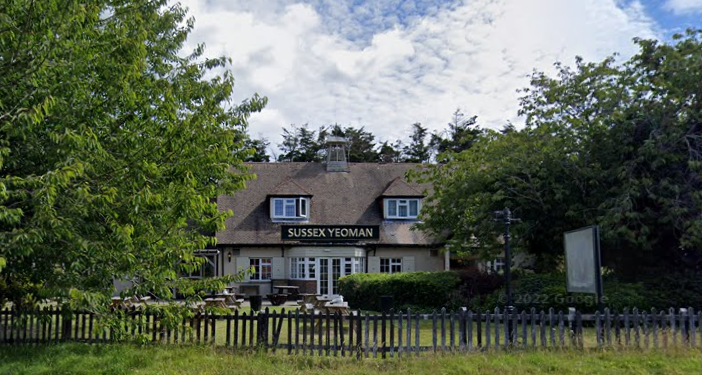 Pub ablaze – people urged to avoid area