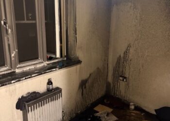 Electric blanket on blow-up bed sparks bedroom blaze