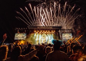 Queens Of The Stone Age, Vampire Weekend & Kings Of Leon to headline ‘Victorious’ 2025