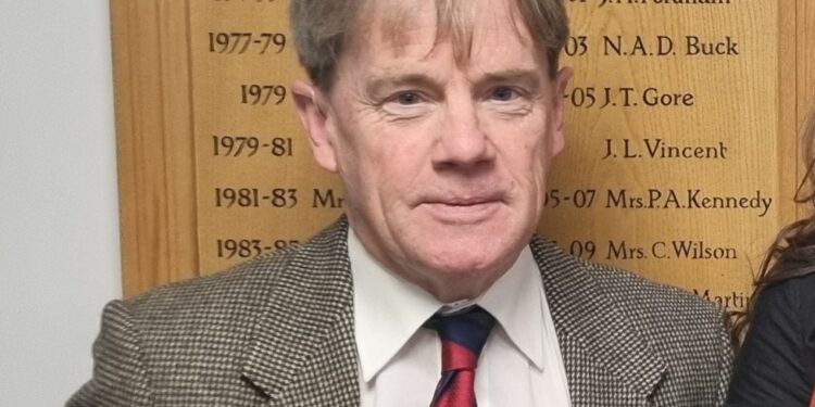 Councillors vote to give themselves above-inflation pay rise