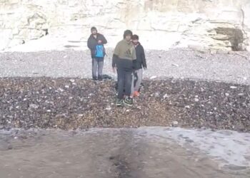 Students rescued after tide cuts them off