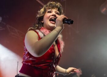 Lola Young gets ‘Messy’ at Brighton gig