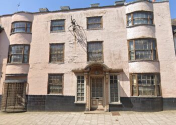 Listed hotel propped up after cracks appear