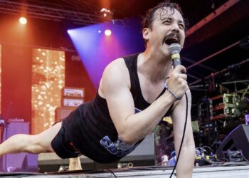 Pigs x7 getting ready to Chalk off another Brighton gig