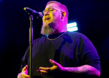 Rag’n’Bone Man performs for War Child charity