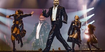 Global icon USHER kicks off the first night of tour