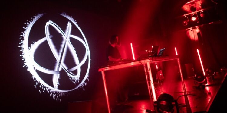 Fusion of electronic music & visual art at Halina Rice concert