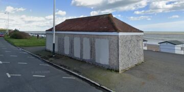 Another seafront shelter is restored to former glory