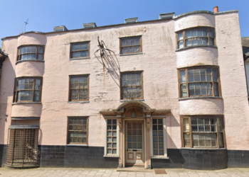 Listed building shored up under emergency powers