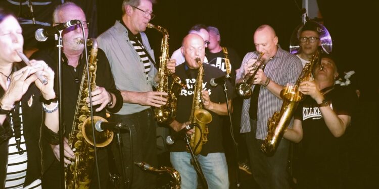 ‘Boring’ Bob Grover of The Piranhas gets a wonderful send off