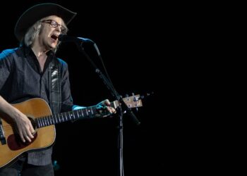 Finally getting to hear The Waterboys’ The Whole Of The Moon performed live