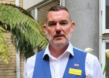 Hospital trust chief quits