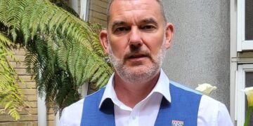 Hospital trust chief quits