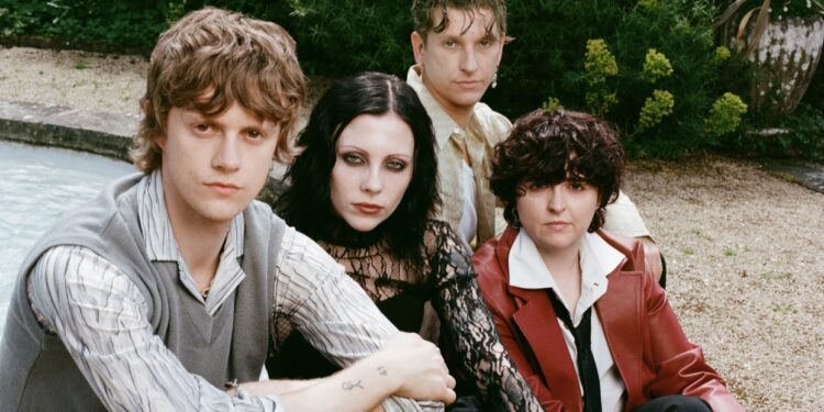 Pale Waves ‘Still Smitten’ with Pale Waves