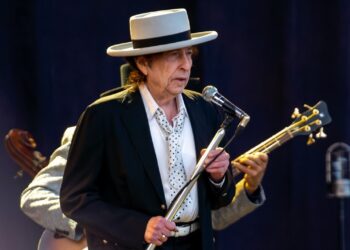 Bob Dylan to open UK tour in Sussex