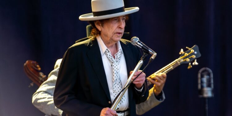 Bob Dylan to open UK tour in Sussex