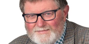 Tributes paid to former council leader